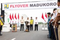 Presiden Prabowo Subianto saat meresmikan flyover Madukoro yang terletak di Jalan Madukoro Raya, Kecamatan Semarang Barat, Kota Semarang, Jawa Tengah, Rabu (11/12/2024) pagi. (Dok. Tim Media Prabowo Subianto)