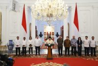 Presiden Prabowo Subianto menggelar rapat terbatas sekaligus makan siang bersama sejumlah jajaran Menteri Kabinet Merah Putih. (Facebook.com @Prabowo Subianto )