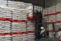 2. Beras SPHP siap distribusi ke pasar rakyat dengan kemasan 5 kg harga terjangkau. (Dok, Kementan)