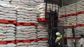 2. Beras SPHP siap distribusi ke pasar rakyat dengan kemasan 5 kg harga terjangkau. (Dok, Kementan)