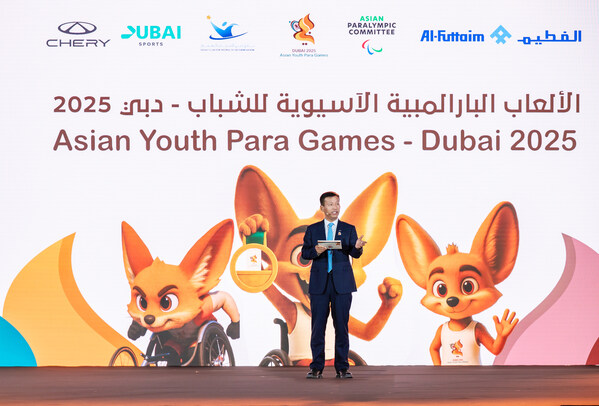 Zhu Shaodong, Executive Vice President of Chery International, delivers a speech on the spot