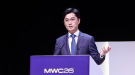 Eric Yang, President of Huawei Carrier Business, delivering a keynote speech